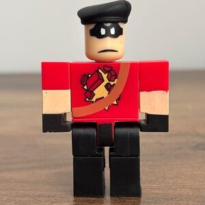 ROBLOX Heroes of Robloxia DYNAMO Villian Action Figure Toy Jazwares Red & Black